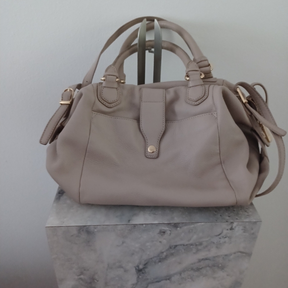 Vince Camuto Leather Unique vintage snap sides bag in taupe - Picture 3 of 8